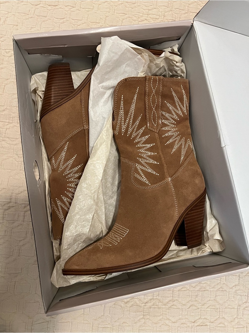 New with Box Marc Fisher western boots size 6.5